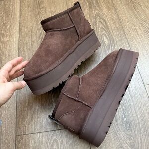 UGG Classic Ultra Mini
Platform Boots